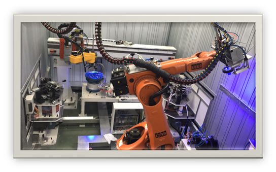 正在進行焊接作業(yè)的機器人